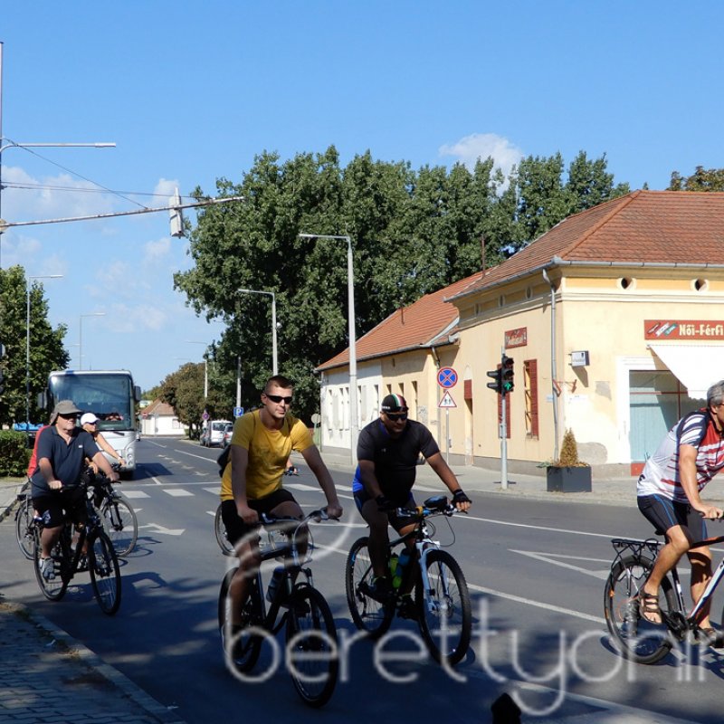 Kerékpártúra az autópályán 36